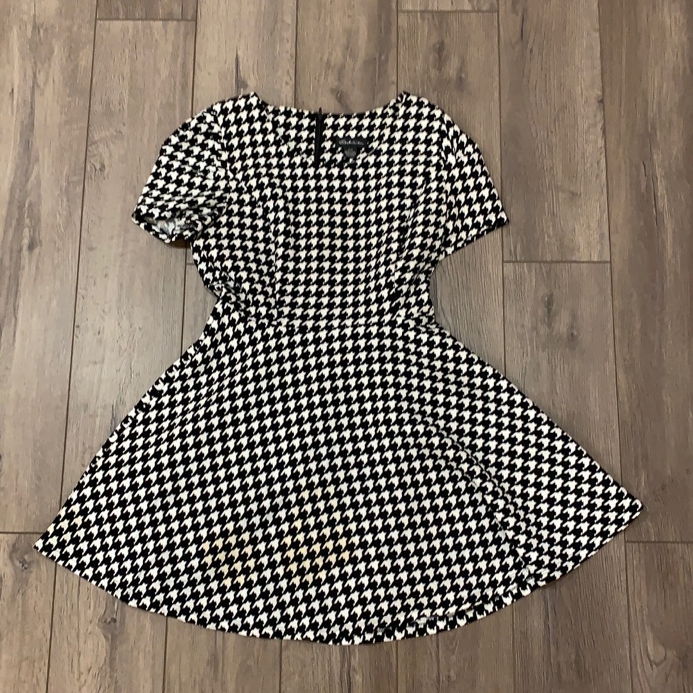 White and black patterned dress